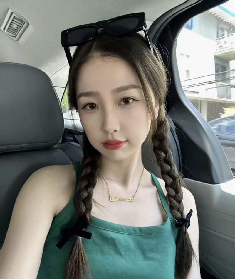 Ch*0me He**ts necklaces